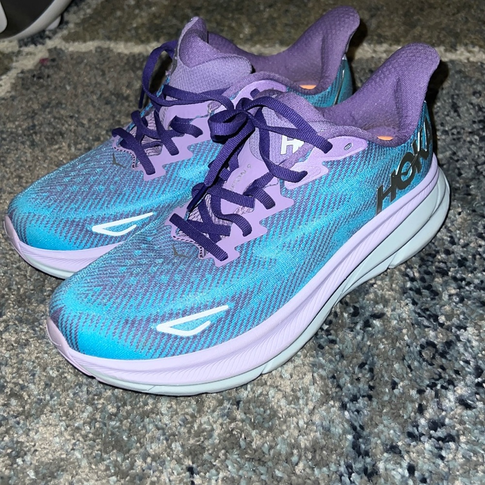 HOKA Clifton 9 - size 8.5 Running shoes